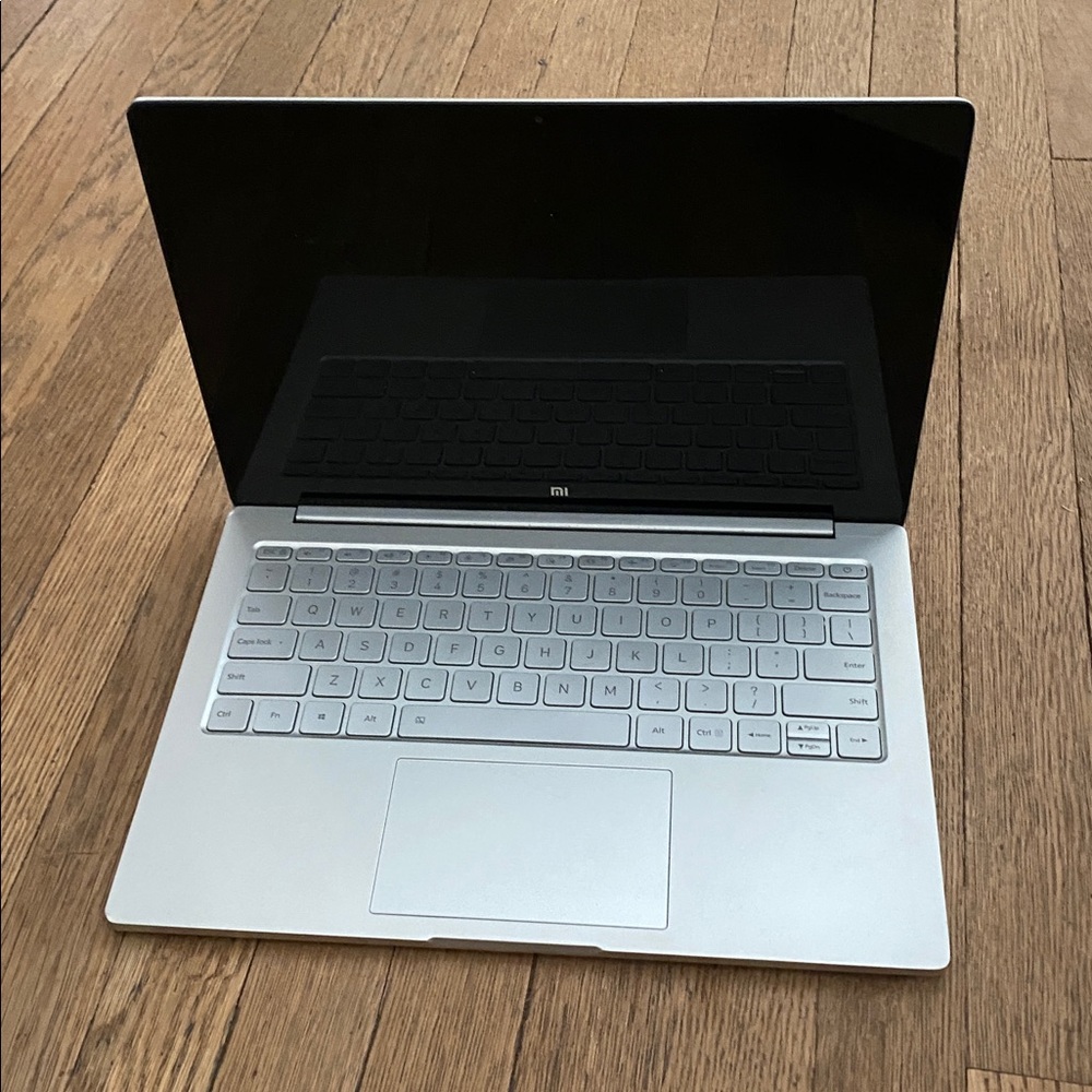 Windows 10 laptop. Tested and working with a charger.